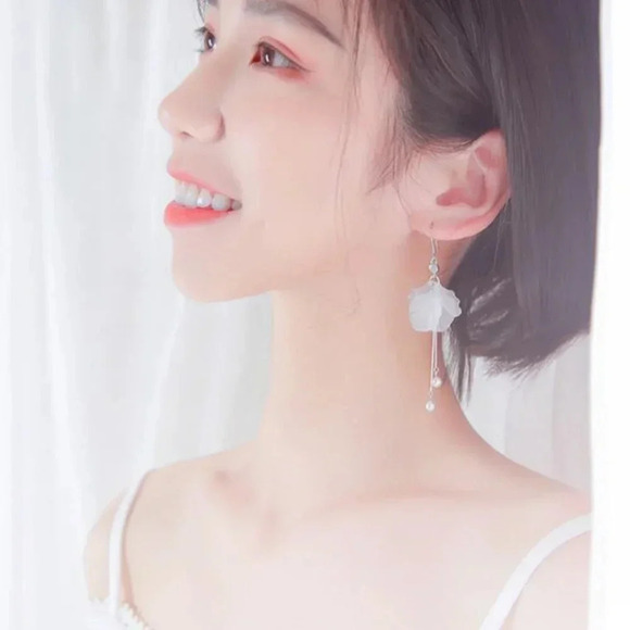 White Petal Flower Earrings Boho Statement Dangle Drop Flower Pearl Earrings - Picture 3 of 7